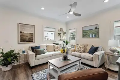 Image de 5 Br Luxurious New Downtown Home 2 miles Duke