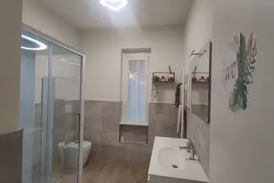 Image de Appartamento in villa con veranda e giardino, relax e comfort garantiti