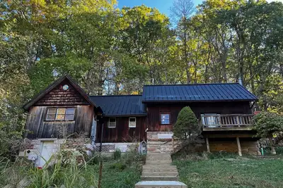 Image de Nature Lover’s Cabin Retreat - private 24 acres w/trails and pond!