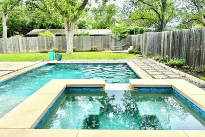 Image de Renovated 3-bedroom house in central Austin with heated Pool and Spa
