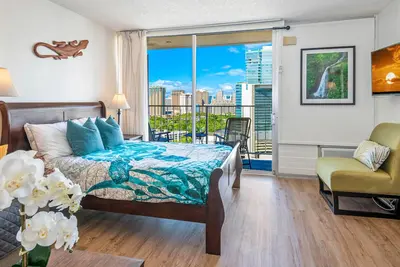 Image de Marine Surf Waikiki w/ Beach Gear & Parking!