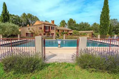 Image de Grande maison de vacances à Roussillon: Villa Solandra
