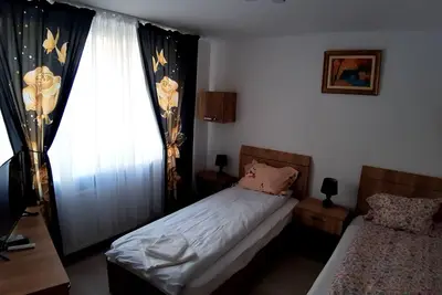 Image de Cozy 2-bedroom apartment in fantastic Piatra Neamț with Ac, WiFi
