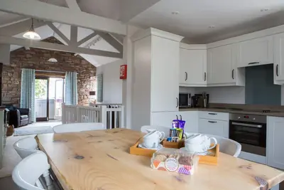 A cottage that sleeps 4 guests  in 2 bedrooms