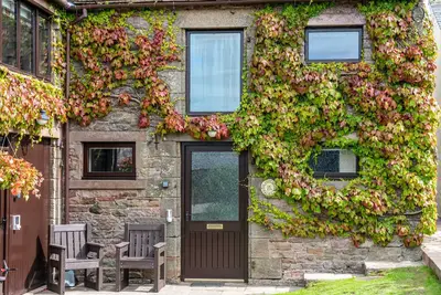 A cottage that sleeps 4 guests  in 3 bedrooms