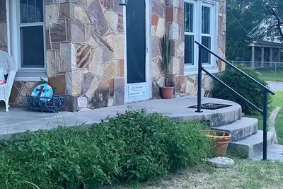 Image de A unique Charming 2-bedroom cottage in Glen Rose, Texas