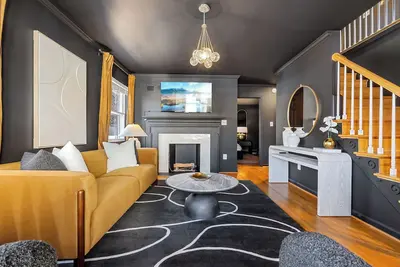 Image de Park 4 Cars < > A Stunning Old Town Xcape