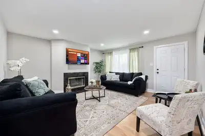 Image de Charming 3-bedroom house with Ac and WiFi in serene Bridgeview