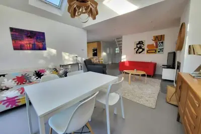 Image de Spacious 4-Bedroom Home with Modern Comfort & Prime Location