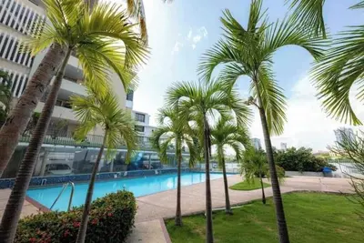 Image de Family Oasis Retreat On Ashford Ave Steps To Beach