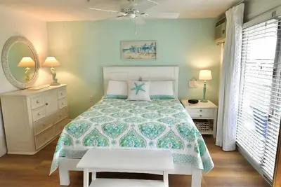 Image de Located just steps from Wells Beach, Eastwinds 123 is perfect for your getaway.