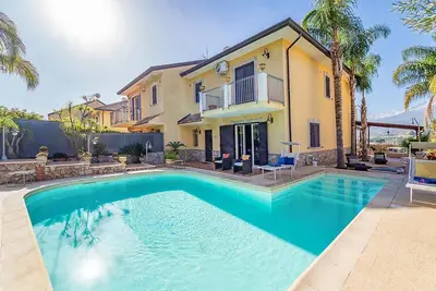 Image de Belle maison Ă Trappitello avec WiFi