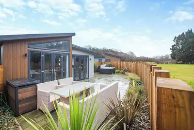 Image de 2 chambres à coucher à Benllech