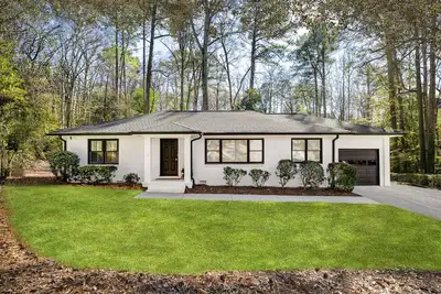Image de Buckhead/Hot Tub/Luxurious/Walk to Lenox Mall