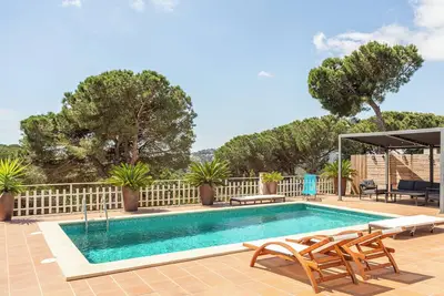 Image de Maison de vacances avec piscine privée, terrasse privée et Wi-Fi