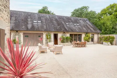 Image de Maison de vacances 'La Maison Des Gardes Du Hénan' avec terrasse privée, jardin privé et Wi-Fi
