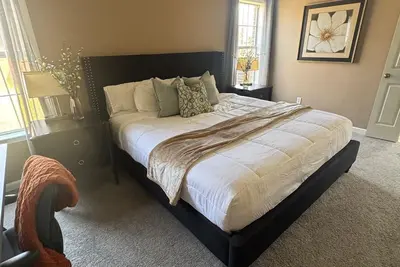 Image de Spacious 6-bedroom with 11 Large beds and Jetted Tub