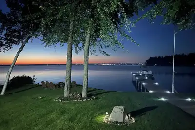 Image de Great location and cozy cottage. Ice fishing. Walk in water entrance. Weed free