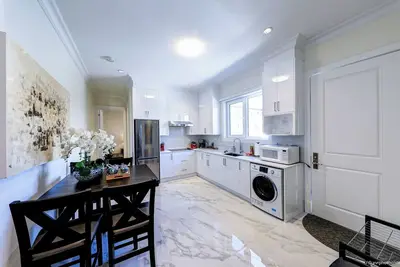 Image de Private Cozy 2br Suite in Richmond’s Luxury Estate