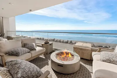 Oceanfront Penthouse Amazing Views