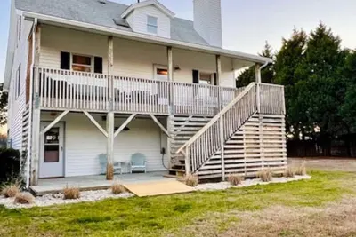 Image de Cozy Cottage on the Canal (Hot Tub, Kayaks & Pool)