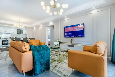 Luxury 3 Br All-En suite Pool, Gym-kids area & with WiFi