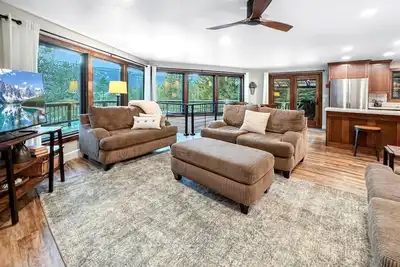 Image de Charming Mountain Escape near Lake Cascade