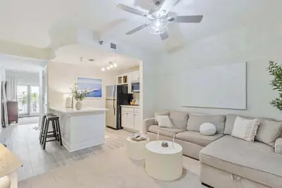 Image de Amor by The Sea | Lake Views | Steps From Pool