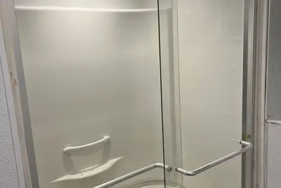 Image de Cozy 2-bedroom retreat – comfort, style, and relaxation await you