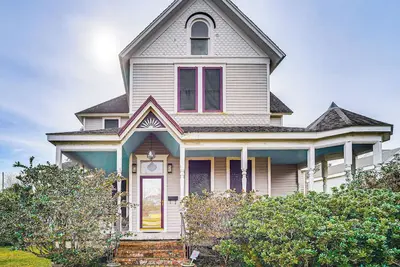 Image de Walk to Parks & Cafes: Historic Jeanerette Home