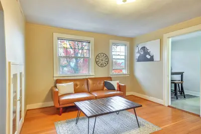 Image de 5 Mi to Dtwn Portland: Alberta Arts District Apt