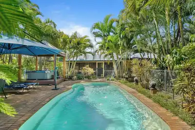 Image de Synergy Beachside Nudist Retreat Qb/Hot tub Heated pool private  gardens