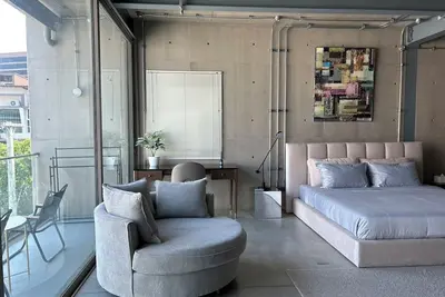 Image de Cozy loft-style rooms, private baths, free Wi-Fi, A/C, and shared spaces.