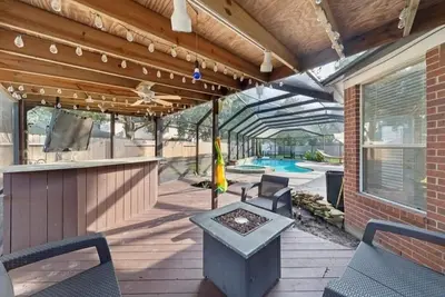 Image de Spacious 4-bedroom Spa Pool Enclosure king bed Safe Peaceful Houston