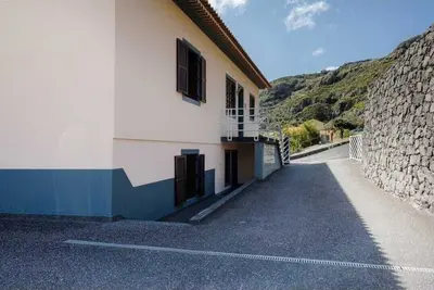 Image de Charming retreat in Machico, pets accepted. By the sandy beach