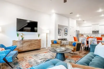 Walk to At&T + Globe Life | Spacious Getaway