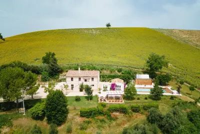 Image de Marche country house with pool in a wonderful location