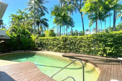 Image de 2-Bedroom Apartment, Steps from the Beach & Shops