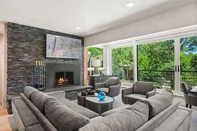 Image de Durant Unit D4 | Spacious, Modern Condo with Great Views, Excellent Location 2 Blocks to Ski Slopes