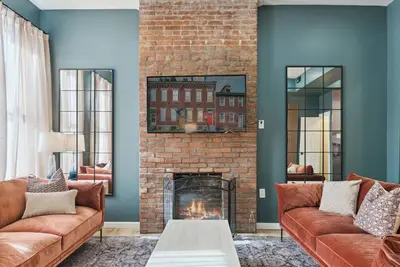 Image de 5 minutes to Stadium/Casino/Pnc. Spacious house with WiFi, Game/Movie Rooms