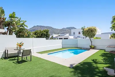 Image de 17 Mullet Close - Trois Chambres Maison, Couchages 6