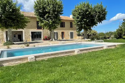 Image de Bâtisse provençale avec piscine  10-12 lits - climatisation avec vue panoramique