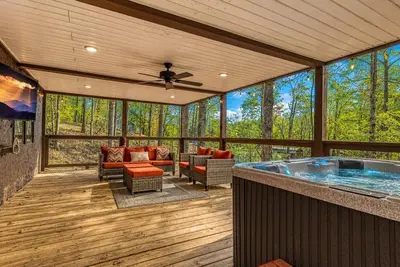Image de Hidden Haven, Hot Tub, Free Attraction tickets each paid day, Game Room, Wifi! ! !
