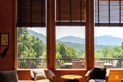 Image de Gorgeous Views. Resort-Style Amenities Await