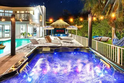 Image de Beachfront Oasis w/ Htd Pool Cinema Game-Room Tiki