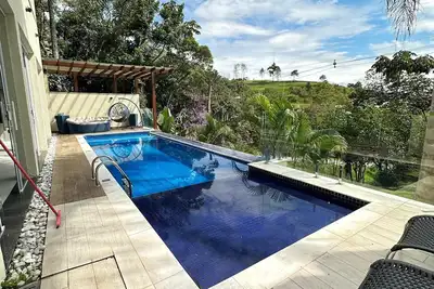 Image de modern and elegant mansion in a privet condominium.