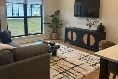 Image de Discover Modern Elegance - Luxurious, Newly-Constructed Townhouse in Ankeny