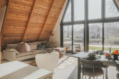 Image de Modern Aframe Lake Views, Sauna, Hot tub, & Paddleboards