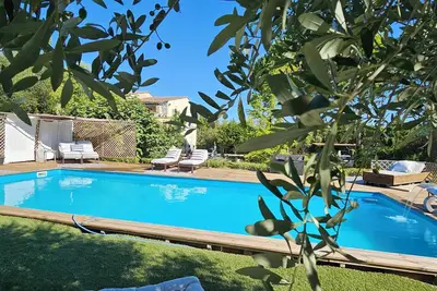 Image de La Bastide des Oliviers\nGîte Provençal avec piscine au coeur d'1 ha de verdure