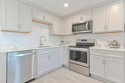 Image de Deluxe Oceanview Plymouth Waterfront Condo